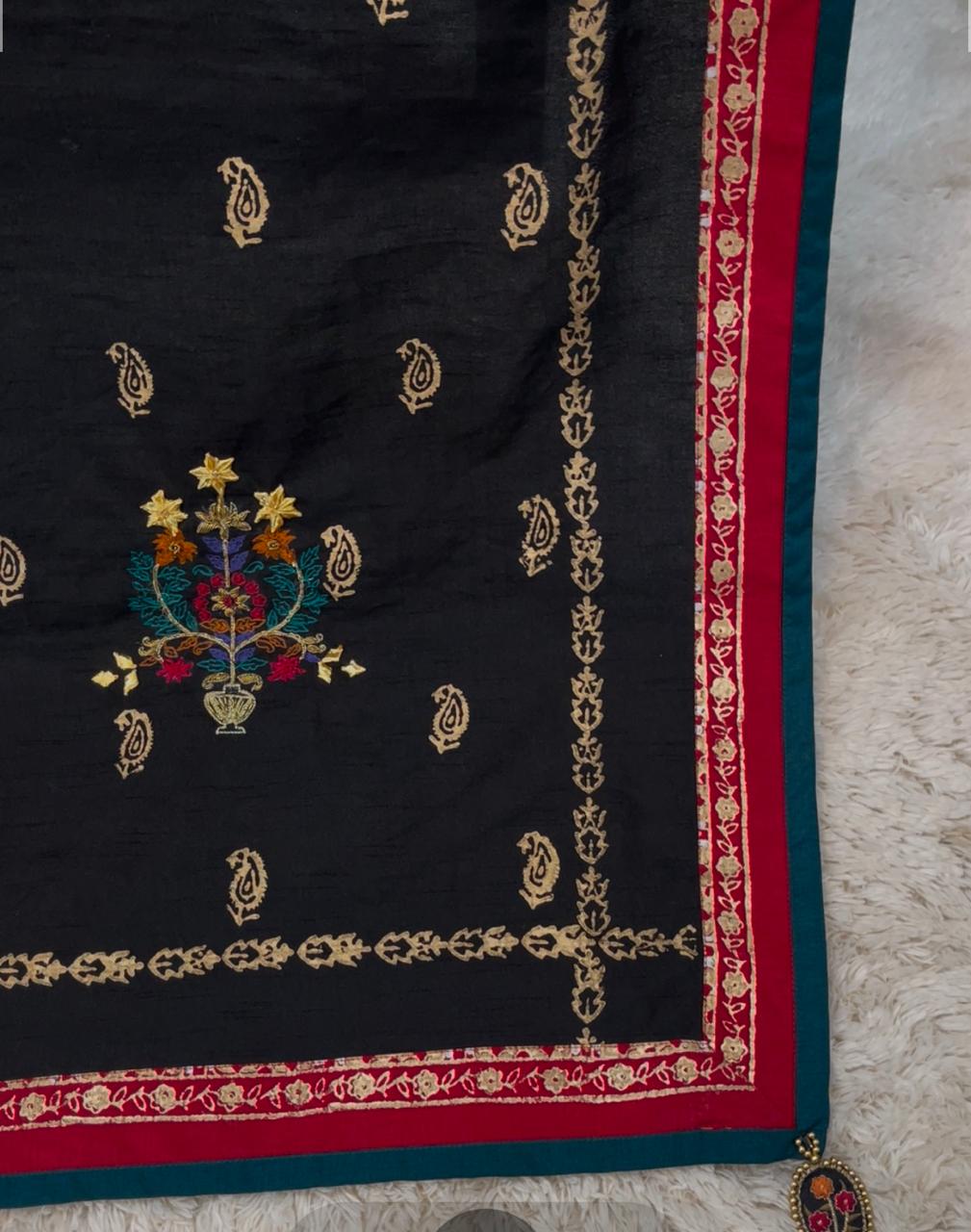 Ada-e-Naqsh (Chadar)